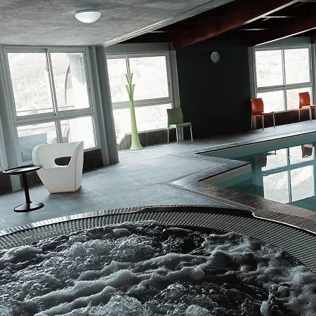 Au Rez-de-chaussee Avec Terrasse, Acces Espace Aquatique - Fr-1-165b-41 Jausiers