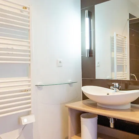 Au Rez-de-chaussee Avec Terrasse, Acces Espace Aquatique - Fr-1-165b-41 * Jausiers